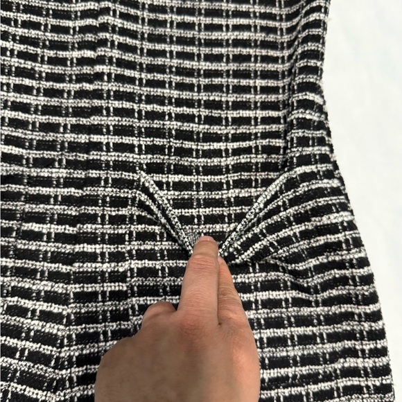 MANGO
Women's Pocket Detail Short Tweed Jumpsuit Size Medium - Picture 13 of 15